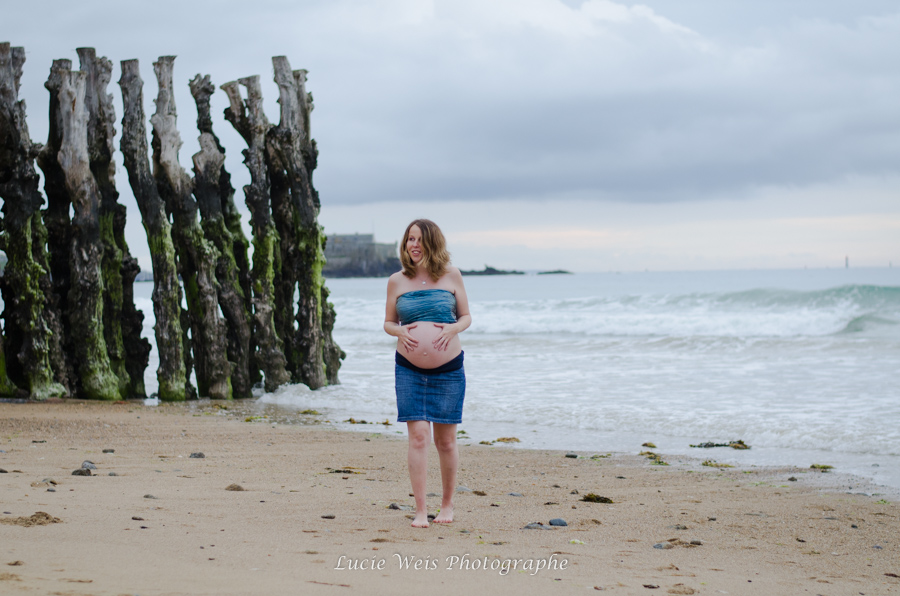 Séance grossesse sur la plage du Sillon de Saint-Malo